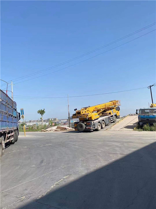 哈尔滨市25吨吊车的租赁价格大概是多少？