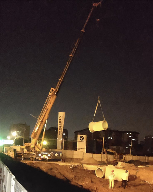 哈尔滨市“弯臂矫正”—— 吊车的 “形变补偿” 技术