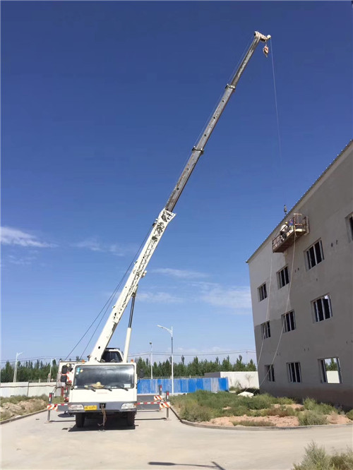 哈尔滨市“轻装强干”—— 吊车的 “轻量化臂架” 技术